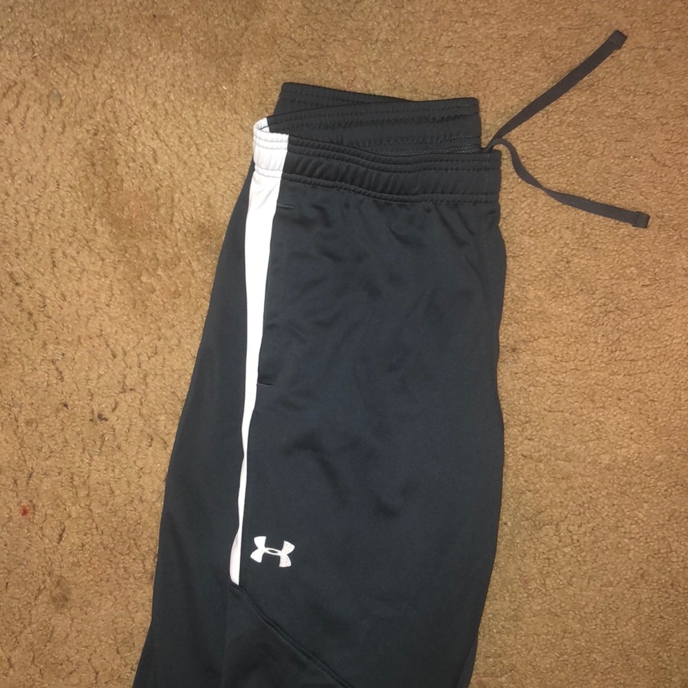 grey underarmor sweat pants!